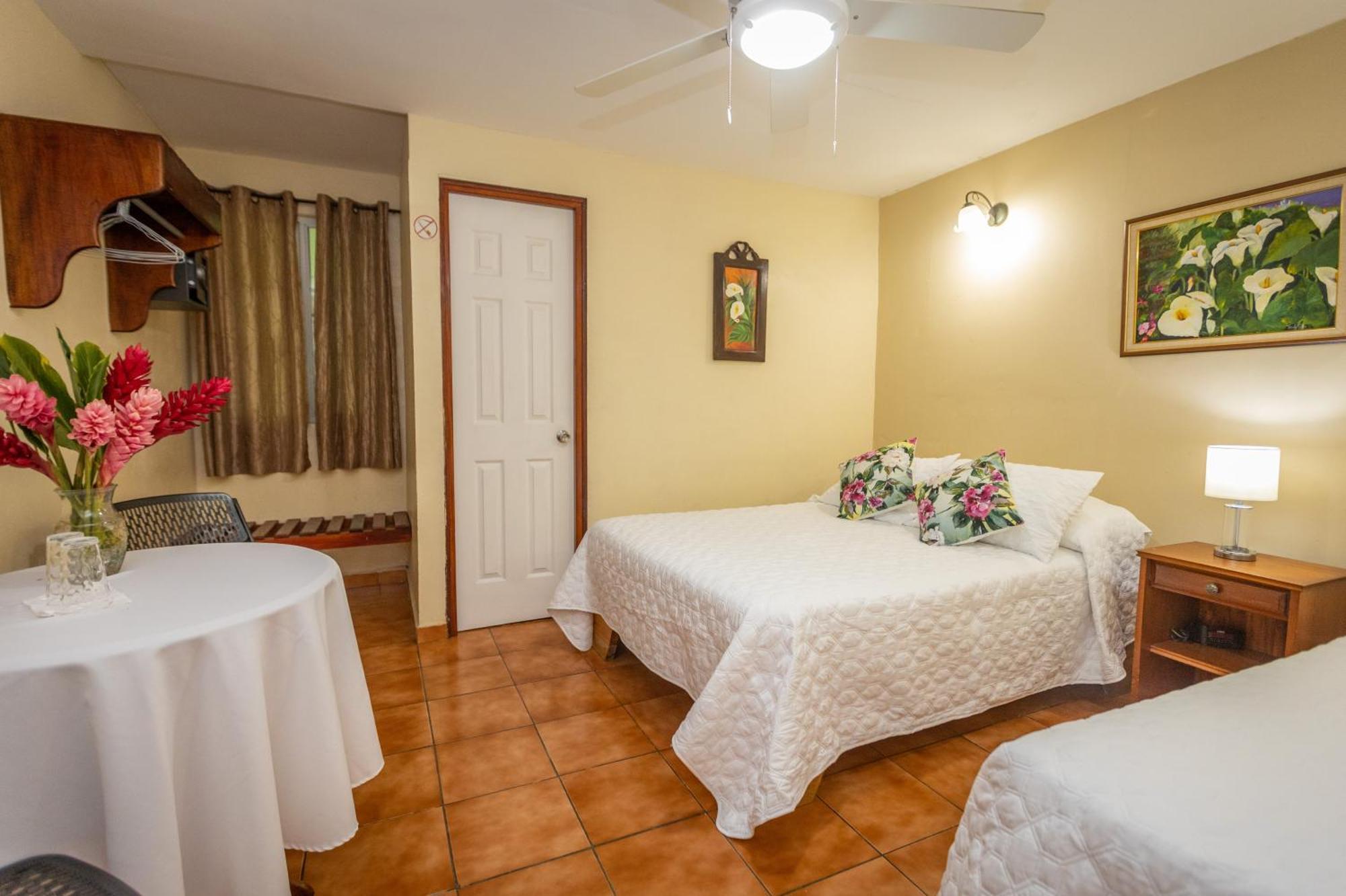El Oasis Hotel Y Restaurante Букет Екстериор снимка