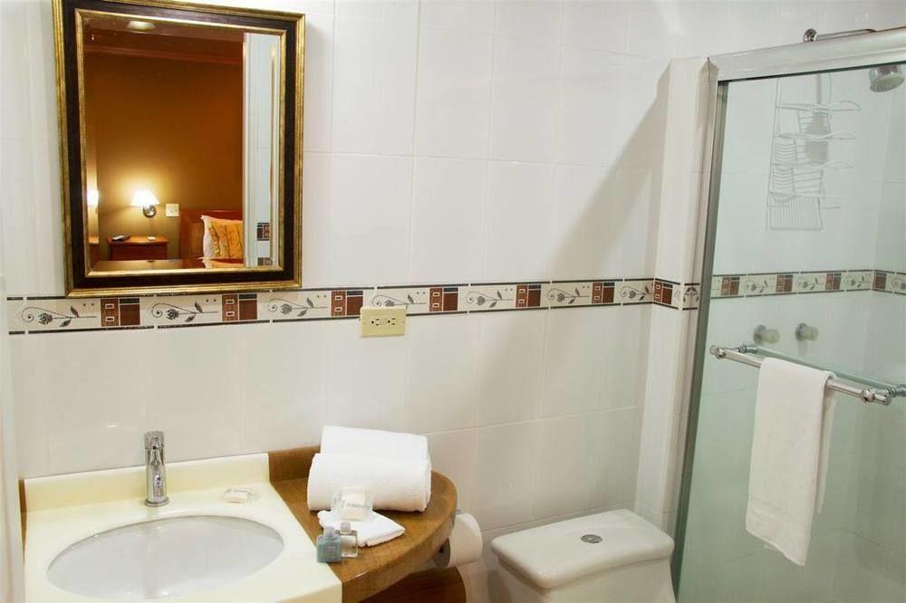 El Oasis Hotel Y Restaurante Букет Екстериор снимка