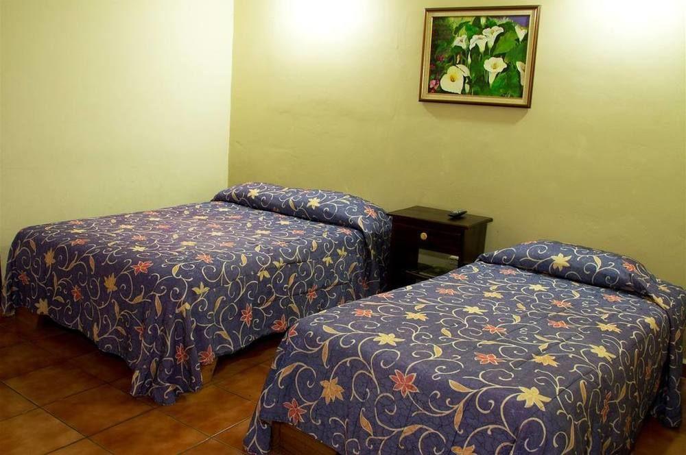 El Oasis Hotel Y Restaurante Букет Екстериор снимка