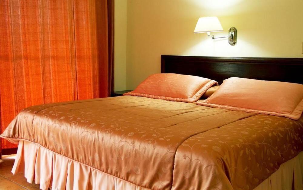 El Oasis Hotel Y Restaurante Букет Екстериор снимка