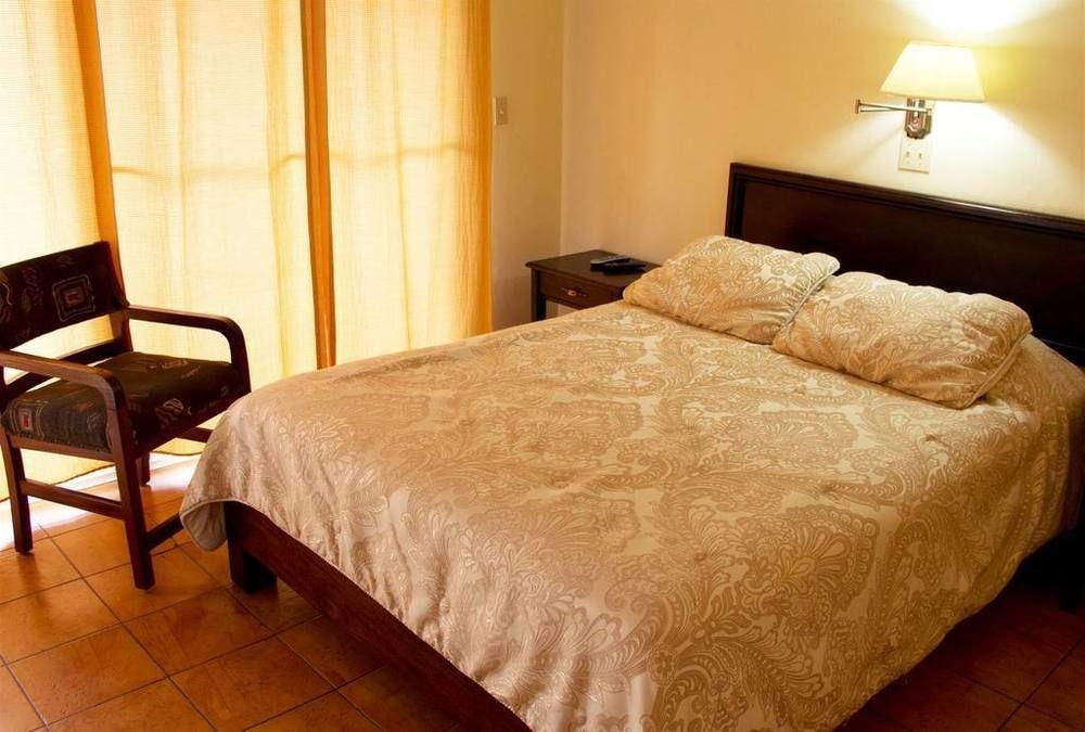 El Oasis Hotel Y Restaurante Букет Екстериор снимка