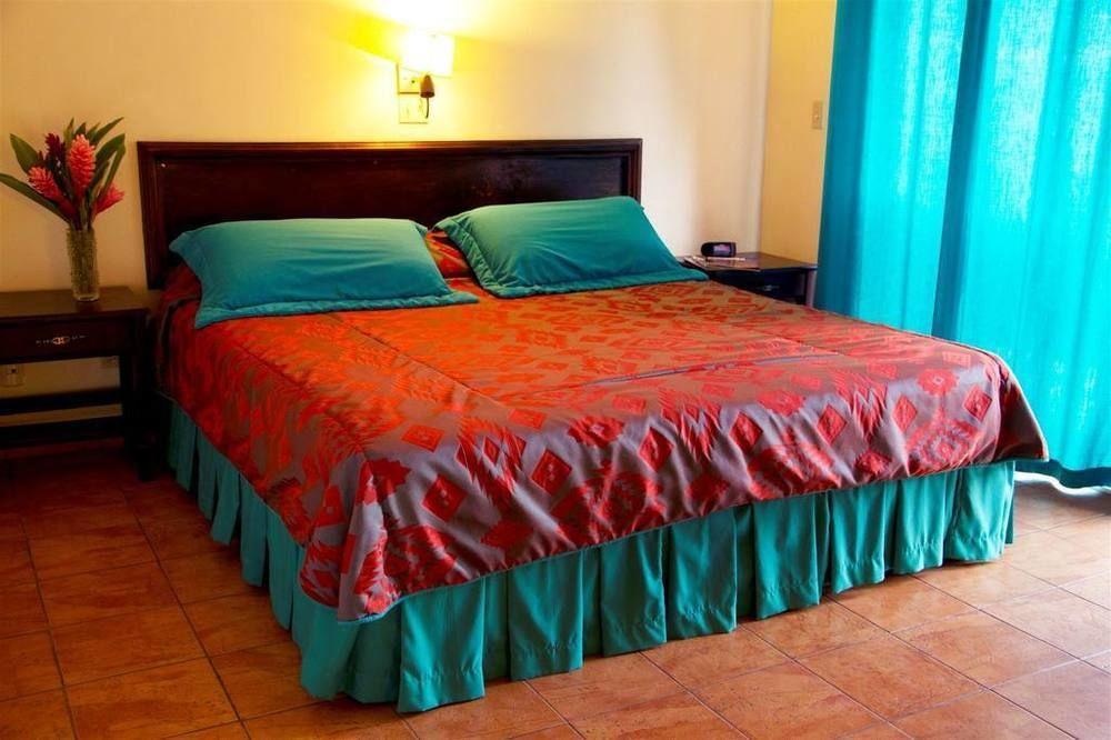 El Oasis Hotel Y Restaurante Букет Екстериор снимка